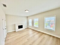 Building Photo - SPECTACULAR, TOP FLOOR 2 BED/1 BATH FULLY RENOVATED!!!