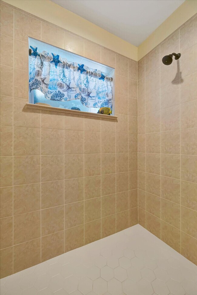 Building Photo - 19 Hoffer St