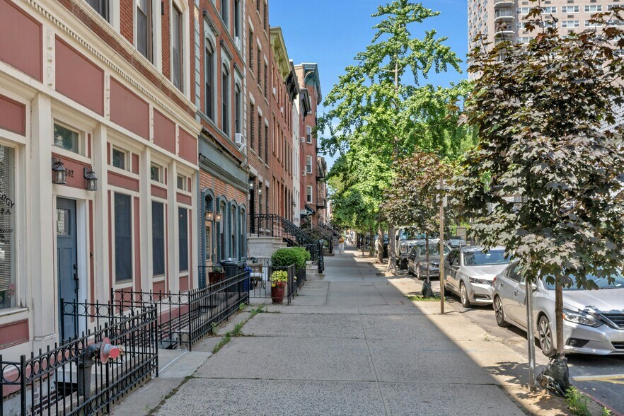 Building Photo - 300 Hudson St