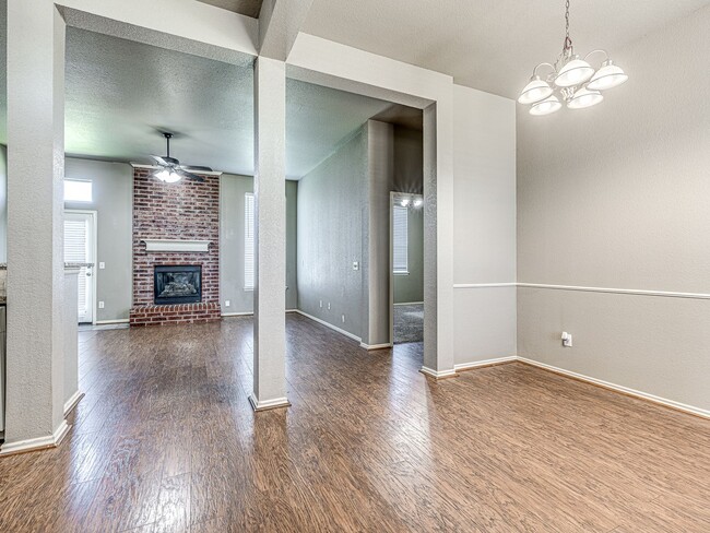 Building Photo - Updated home in Edmond + 3 bed + 2 bath + ...