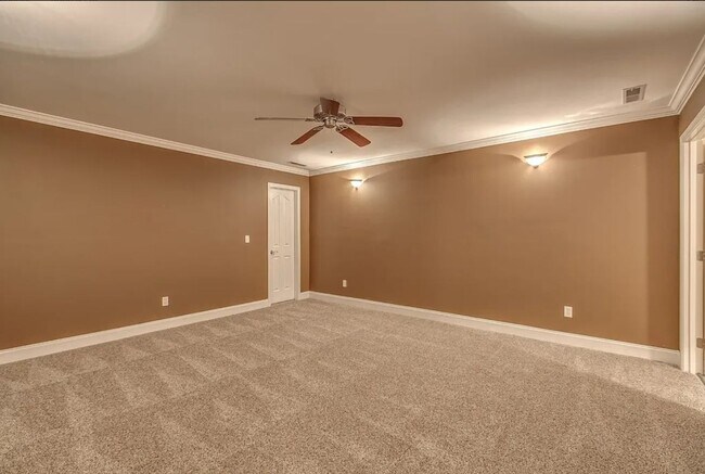Building Photo - BEAUTIFUL CONDO, WALKING DISTANCE TO MTSU CAMPUS!
