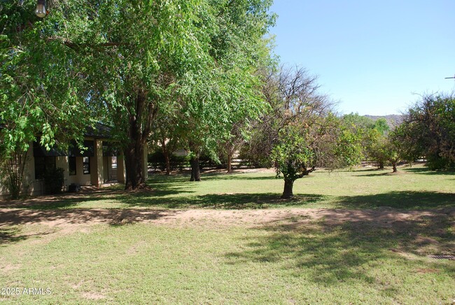 Building Photo - 1420 E Branham Ln