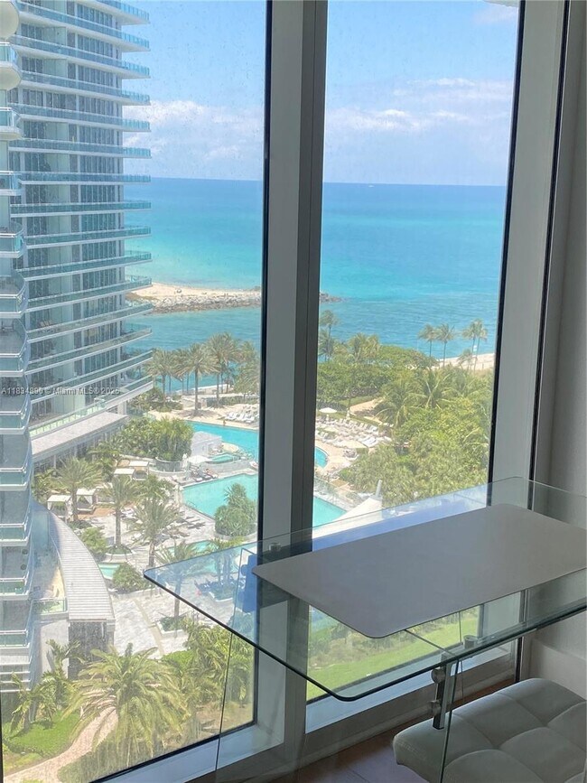 Building Photo - 10275 Collins Ave