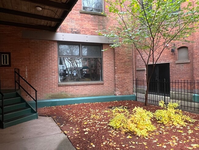 Building Photo - 74 Union Pl