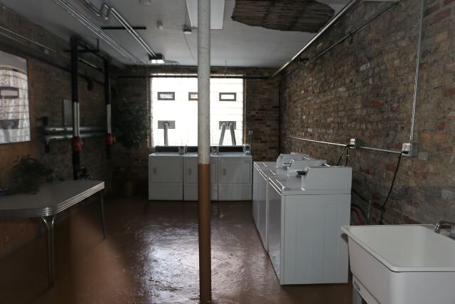Building Photo - 546 W Wellington Ave