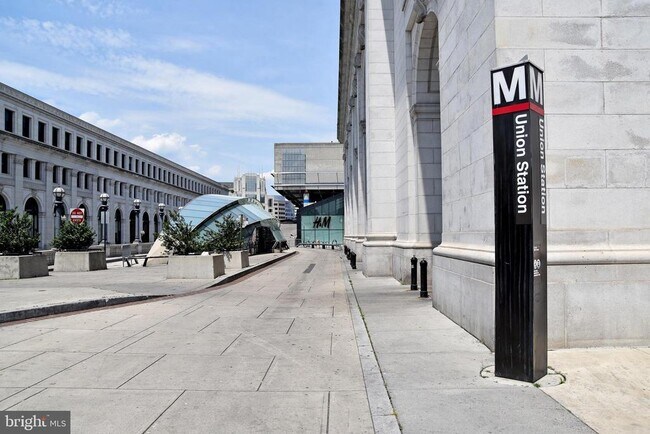 Building Photo - 1016 17th Pl NE