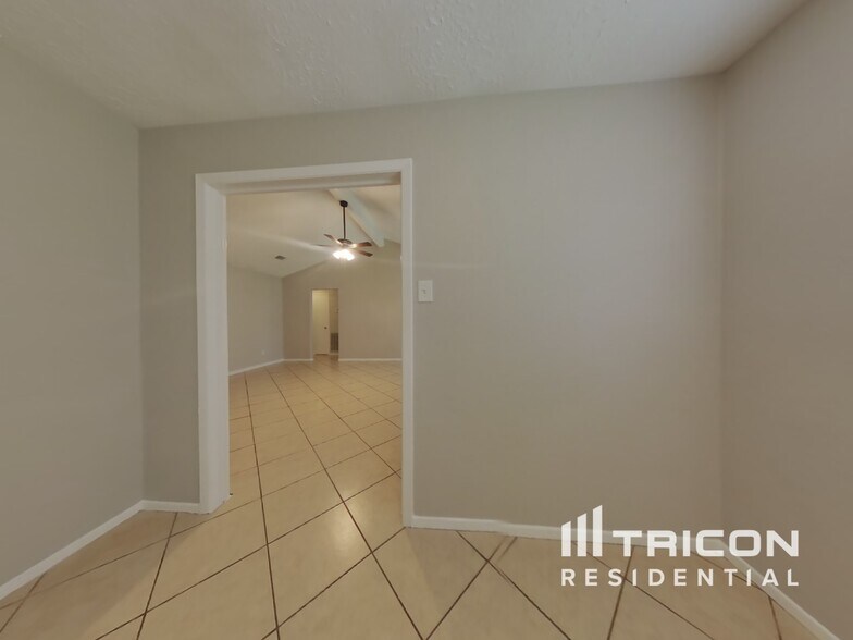 Building Photo - 4523 Mossygate Dr