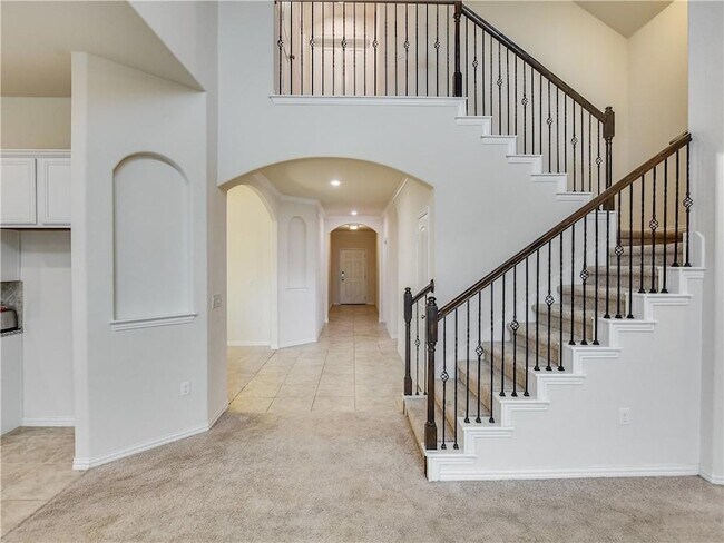 Building Photo - 500 Cardenas Ln