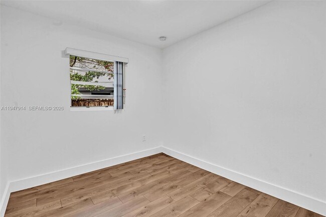 Building Photo - 2636 SW 29th Ct