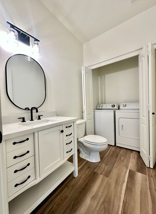 Building Photo - Cute little gated community 3 bed 2.5 bath...
