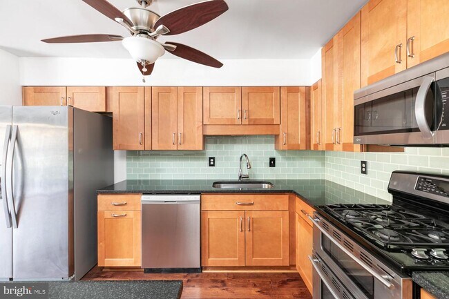 Building Photo - 7802 Dassett Ct