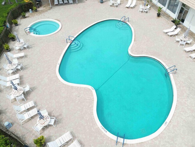 Building Photo - 2019 SW 18th Dr