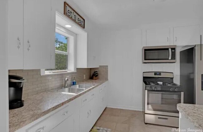Building Photo - FRESH! Open AND NEAR THE CROSS LAKE BOAT L...