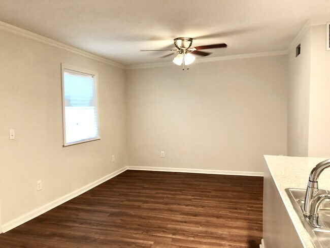 Building Photo - 3br/2ba cottage by LSU with all new appl, 2nd house from River Road