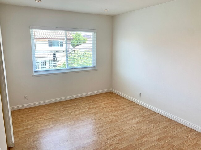 Building Photo - Five Bedroom Single Family Home in Irvine!