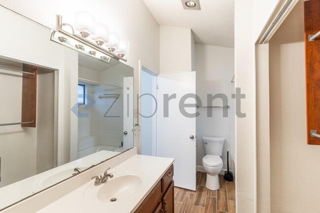 Building Photo - 12900 Widge Dr