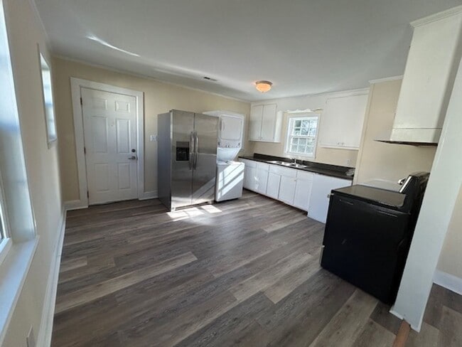 Building Photo - 3 Bedroom 1 Bath Home