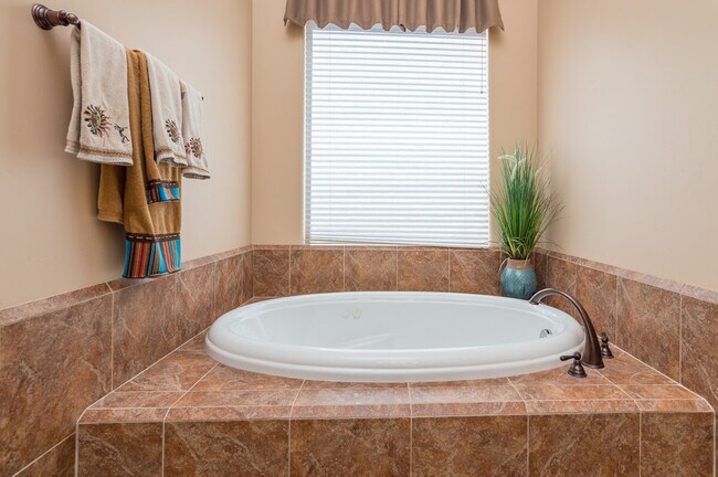 Building Photo - 37023 N 12th St