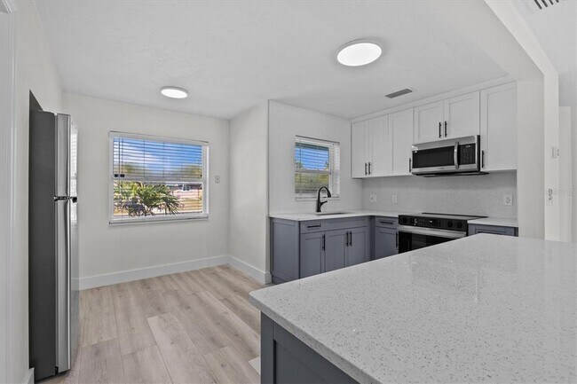 Building Photo - 310 Westwinds Dr E