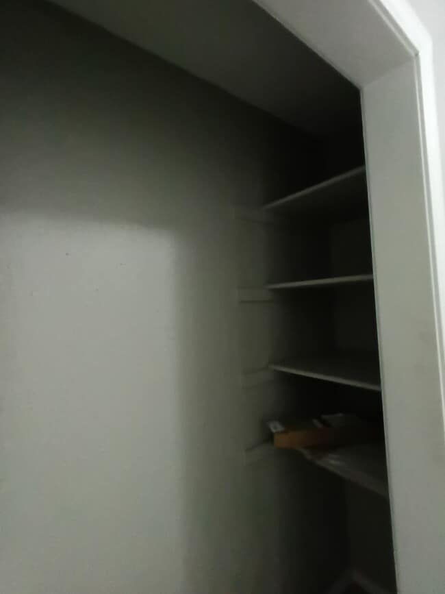 Building Photo - Better Than New! W/appliances!