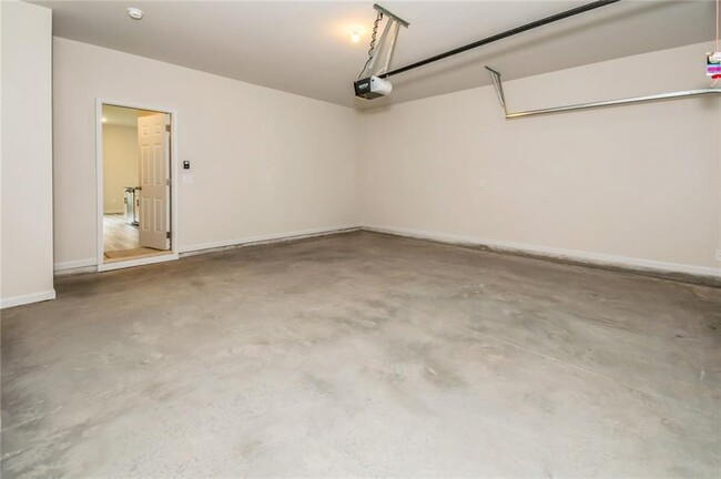 Building Photo - 605 Mackenzie Cv