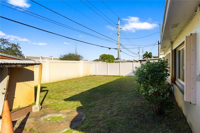 Building Photo - 3521 NW 18th Pl