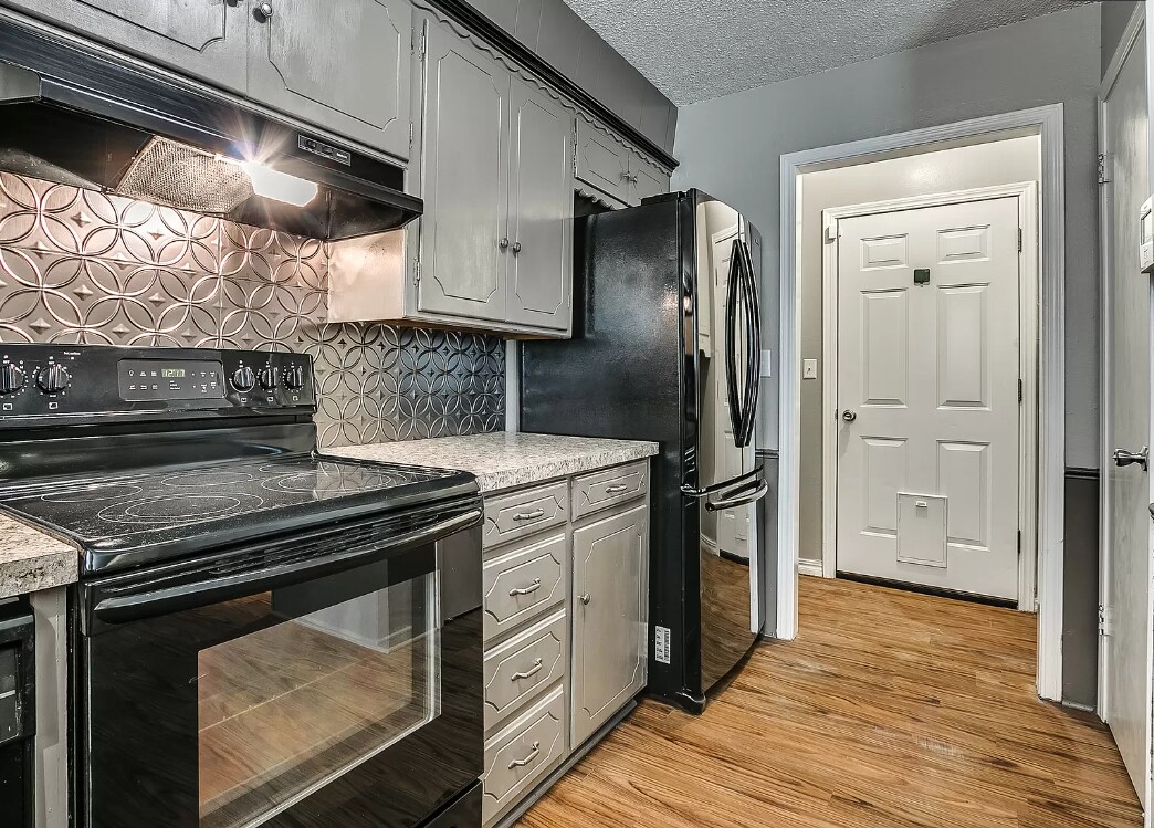Building Photo - 332 Collier Dr