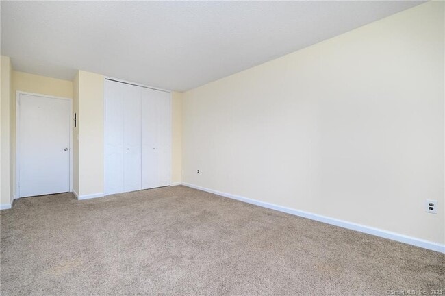 Building Photo - 44 Strawberry Hill Ave