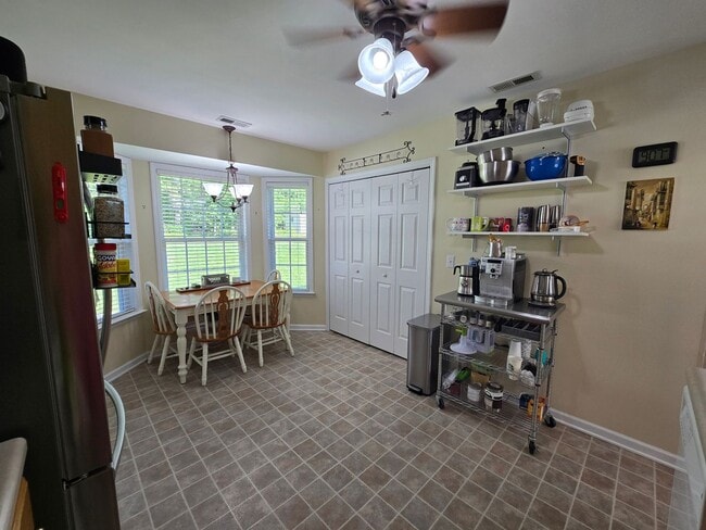 Building Photo - NEW LISTING!!!!!