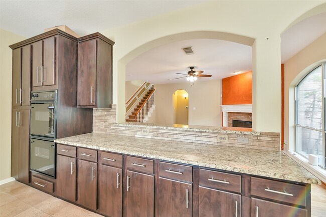 Building Photo - 5803 Song Ridge Ct