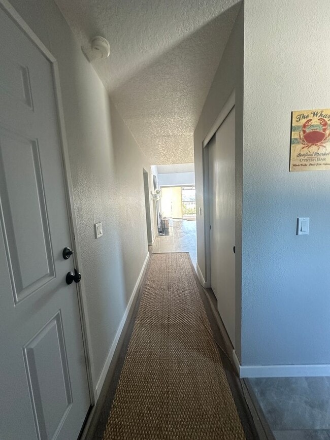 Building Photo - Top-Floor Stunner with Views – Fully Remod...