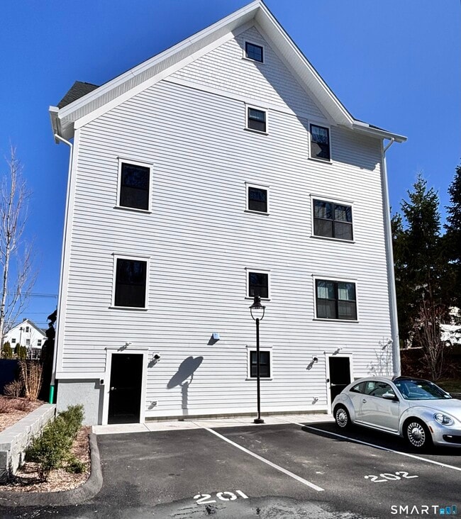 Building Photo - 5 N Salem Rd