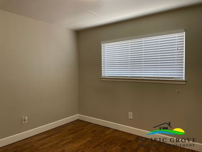 Building Photo - Updated Three Bedroom