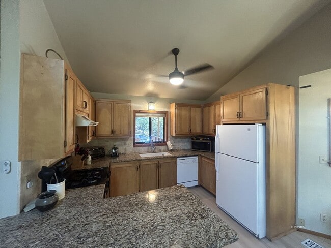 Building Photo - Solar 3 Bd/ 2 Ba. Single-Family Home Rental