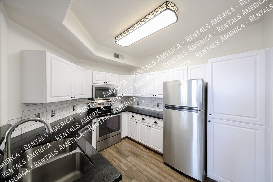 Building Photo - 5303 N 7th St