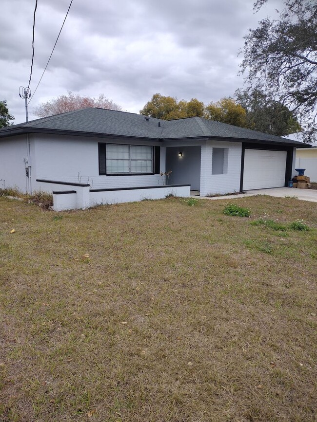 Building Photo - Updated 3 bedroom 2 bathroom House