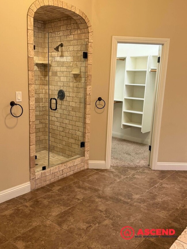 Building Photo - Stunning 4 bedroom + office in Seven Oaks!