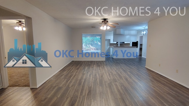 Building Photo - Half Duplex with Tons of Space!
