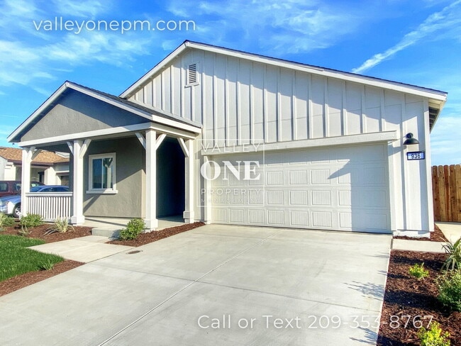 Building Photo - COMING SOON! 4 bedroom, 3 bath, pet-friend...