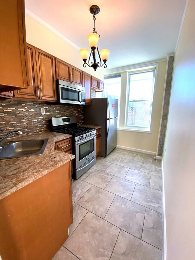 KITCHEN - 336 Knickerbocker Ave