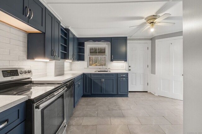 Building Photo - 1701 Farmington Ave