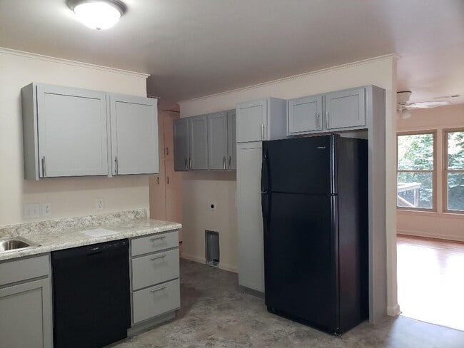 Building Photo - 911 E Rodgers Dr