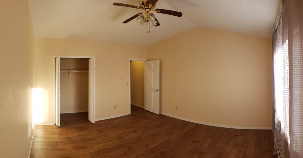 Building Photo - 147 Wellington St