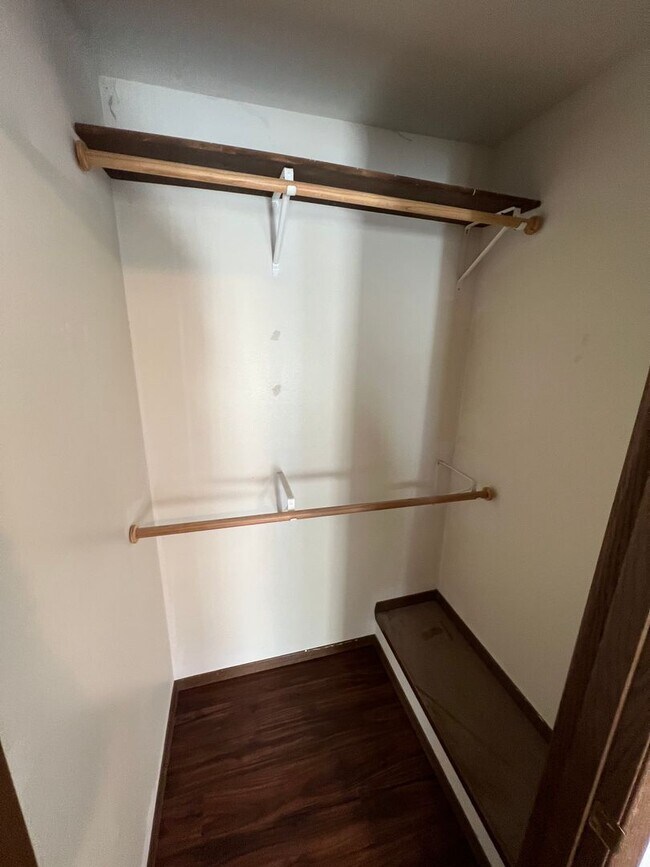 Building Photo - 3 bed/1.5 bath Duplex in Madison, WI
