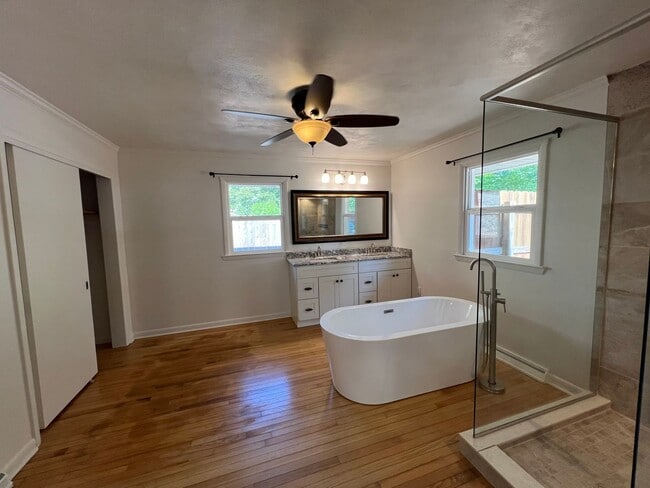 Building Photo - Home with Paradise Setting in Backyard! Available July 2026!! $2,500 Monthly!