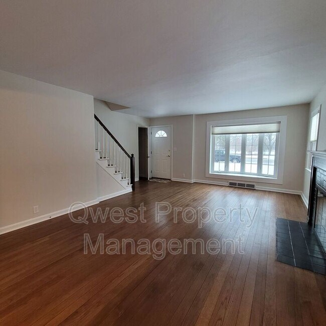 Building Photo - 2220 Monroe Ave NW