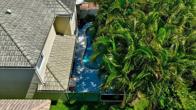 Building Photo - 6788 Hendry Dr