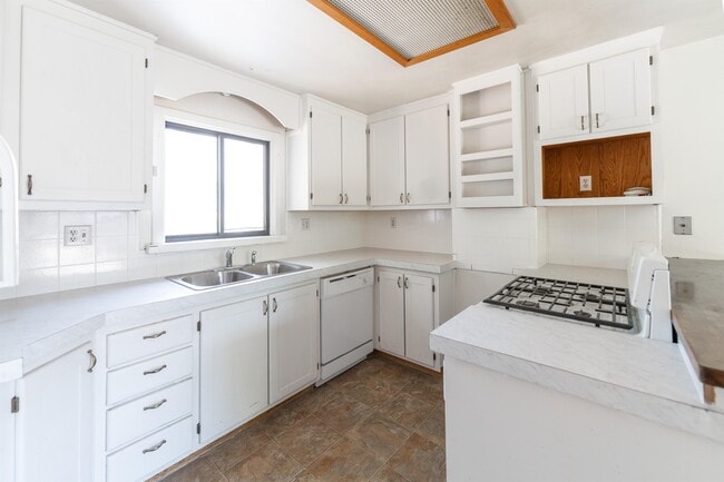 Building Photo - 643 N 200 E