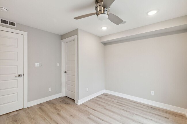 Building Photo - 2408 N Mascher St
