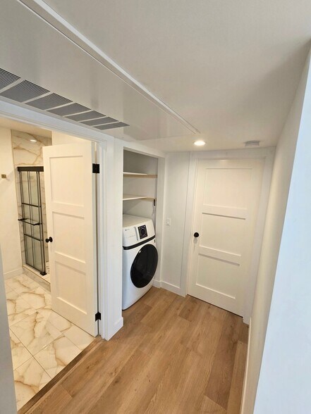 Building Photo - 14929 Titus St